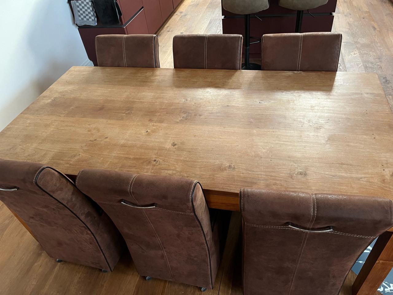 Eettafel met 6 stoelen