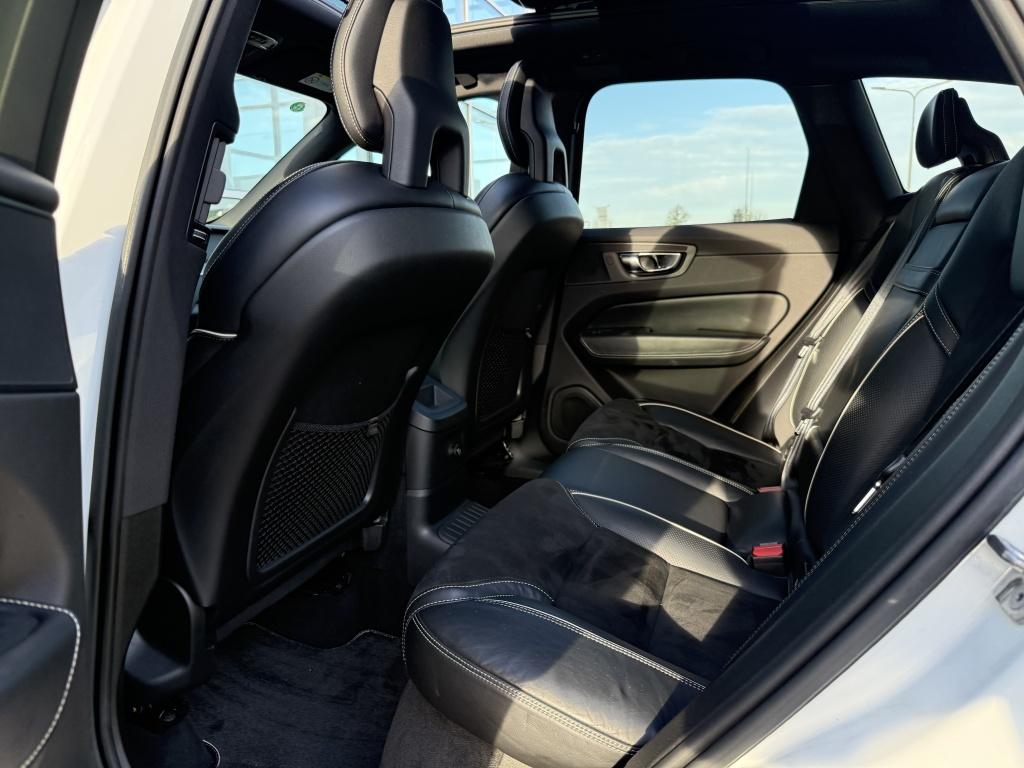 Volvo XC60 t8 390pk recharge r-design| panodak| luchtvering| trekhaak| came