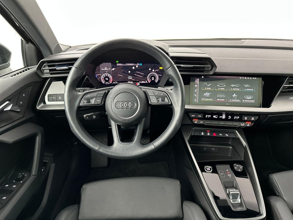 Audi A3 sportback 35 tfsi s-line pano matrix leder carplay