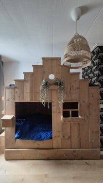 Stoer steigerhouten kinderbed met 3 slaapplekken!