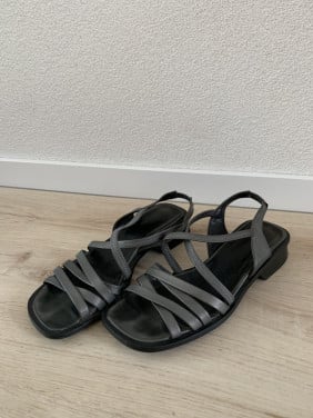 Grijze sandalen maat 37