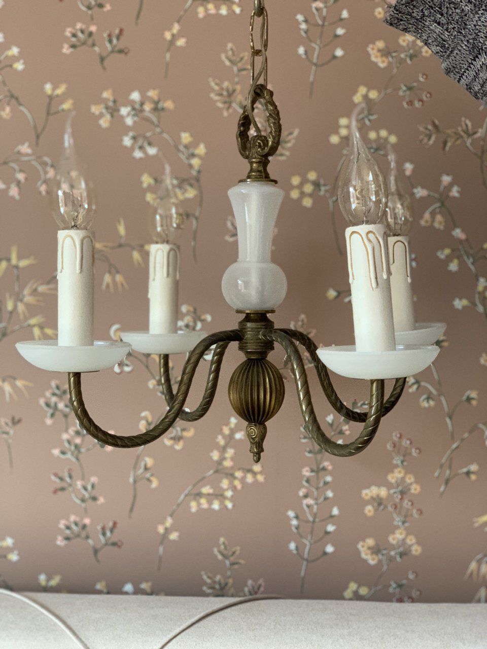 ✨Super Schattig Antiek Kroonluchtertje met Sfeervol Wit Melkglas✨