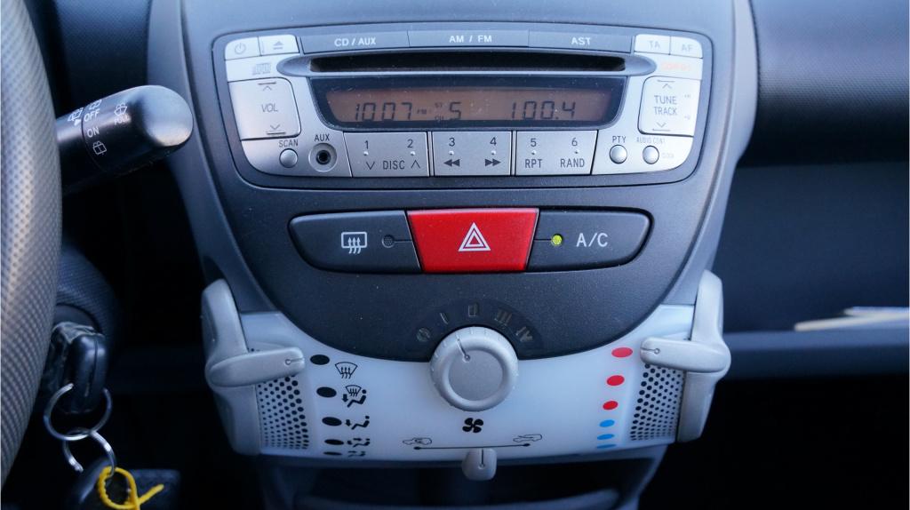 Peugeot 107 1.0-12v urban move rijklaar incl garantie