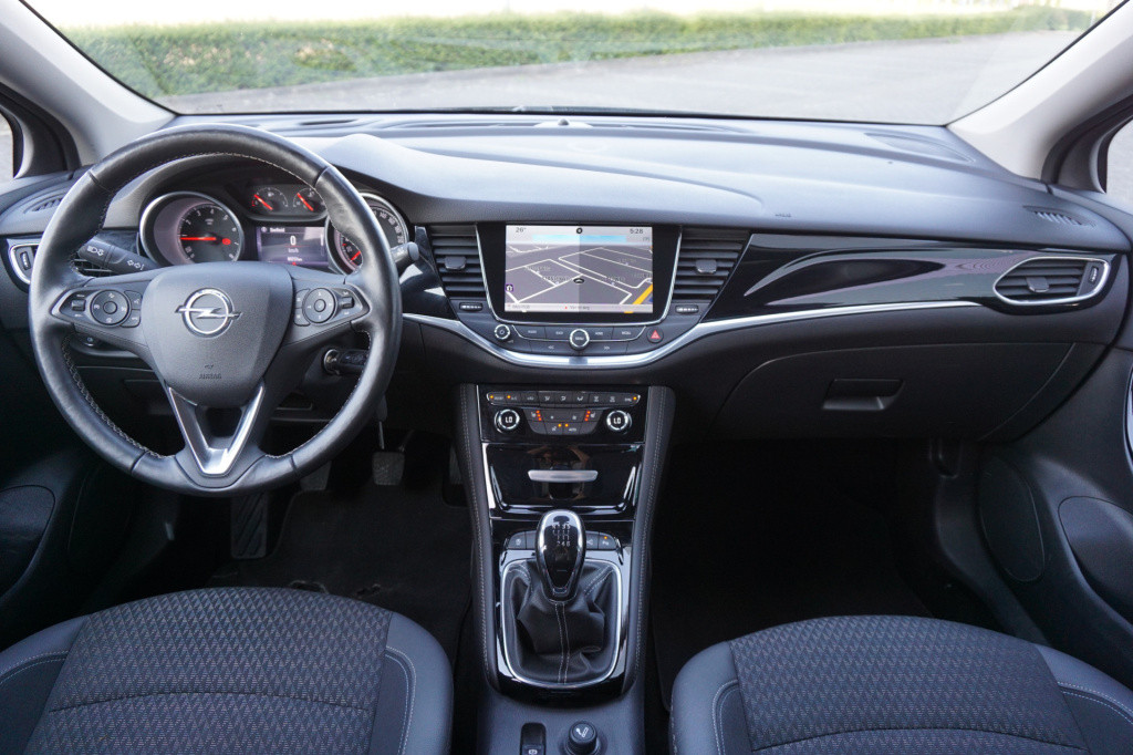 Opel Astra sports tourer 1.4 innovation climate / navi / stoelverw. / cruis