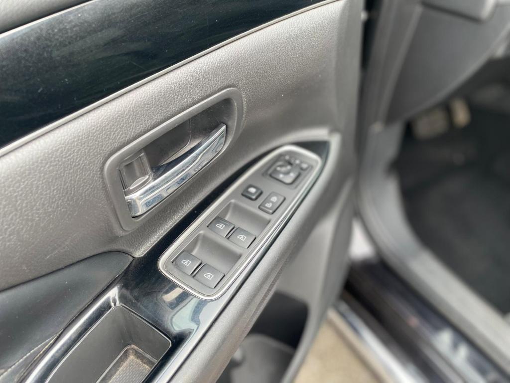 Mitsubishi Outlander 2.4 phev intense+