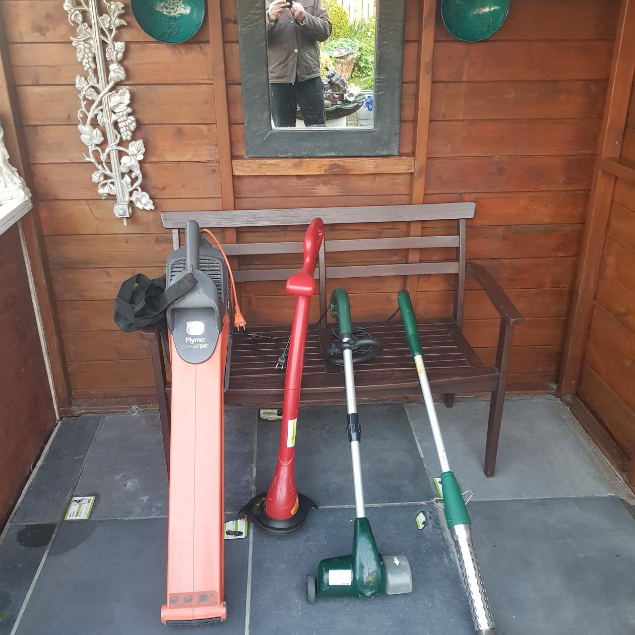 4 - Tuinmachines € 40, -