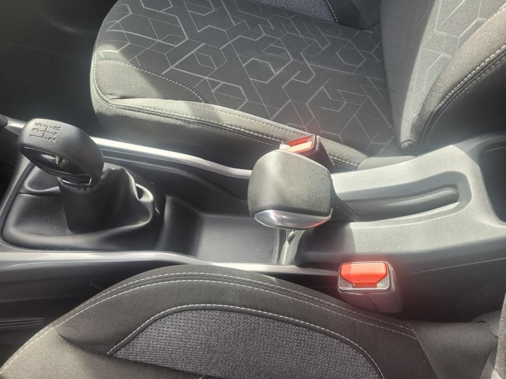 Peugeot 2008 1.2 puretech blue lion carplay