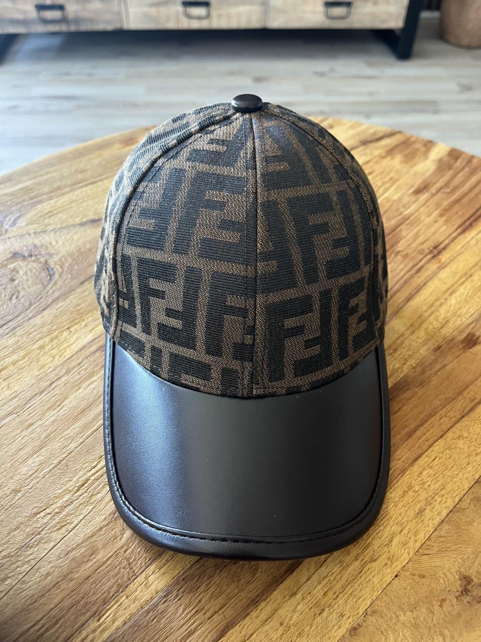 Designer petten