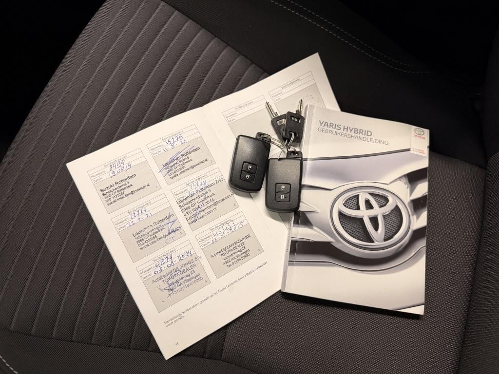 Toyota Yaris 1.5 hybrid skyblue edition