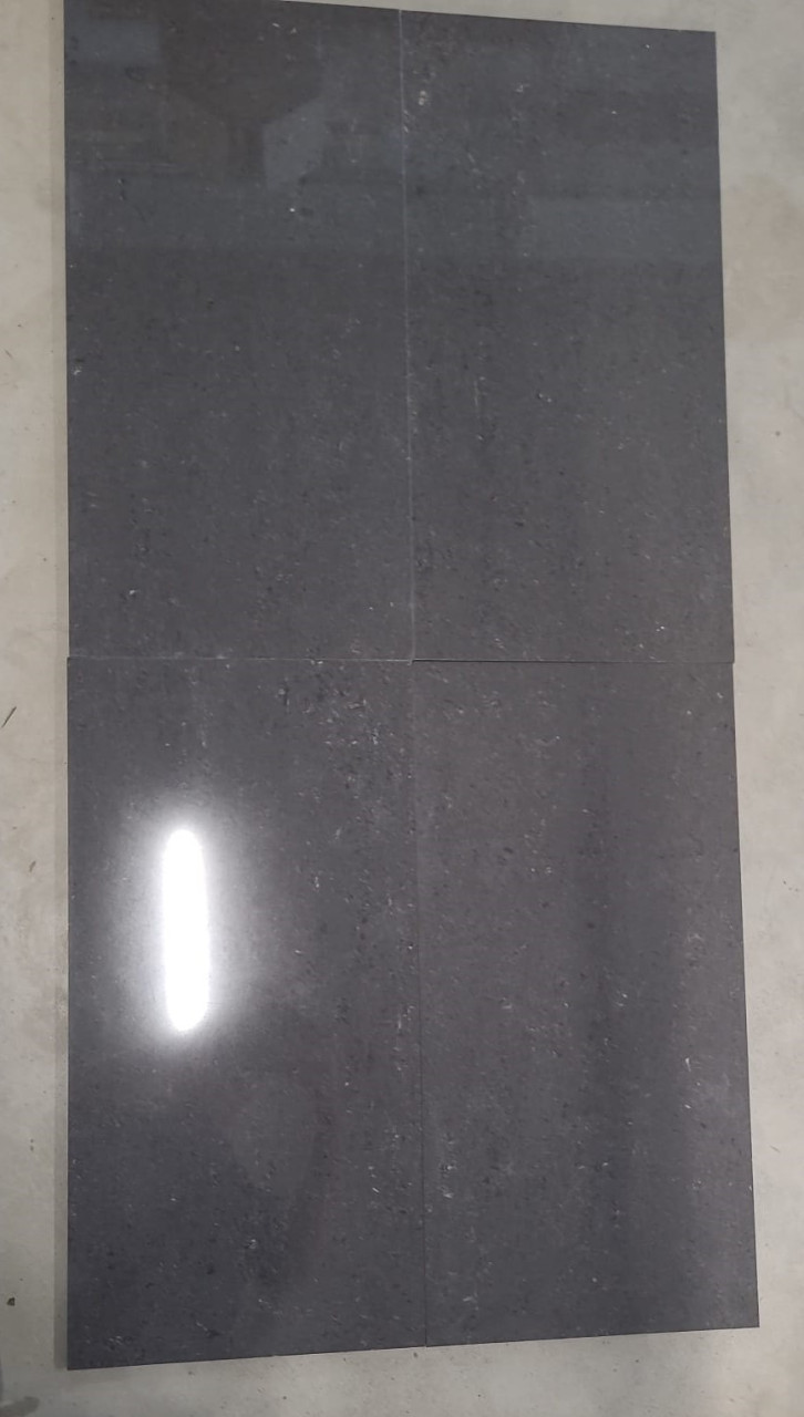 3030-164 ca 14 m² donkergrijze glanzende tegels, 30x60 cm, nu per m²