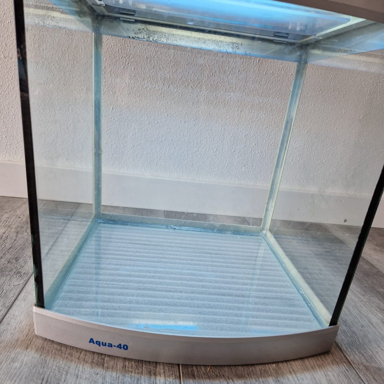 Aquarium of terrarium 30 liter met lamp en achterwand