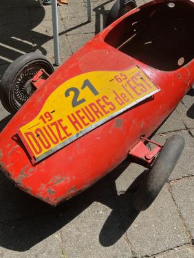 Vintage metalen rallyschilden
