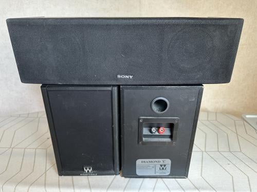 2 WHARFEDALE SPEAKERS (100 WATT)  EN SONY CENTERSPEAKER (150 WATT)