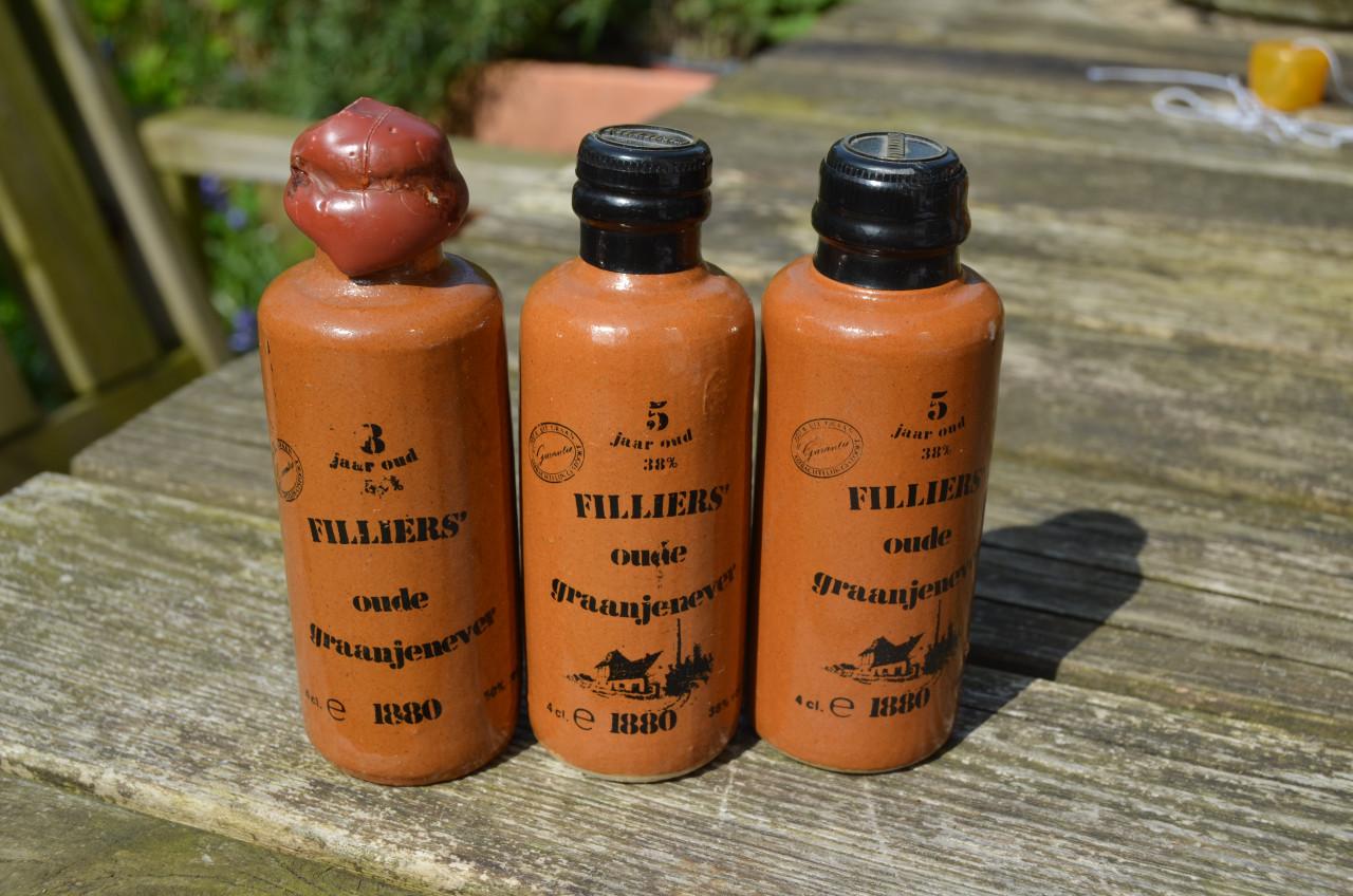 Diverse miniatuur flesjes meest Belgische jenever (1)