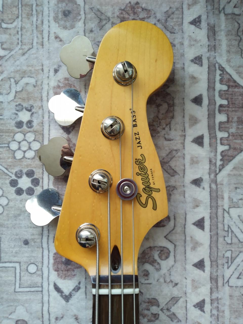 Squier Classic Vibe Jazz Bass Daphne Blue z.g.a.n. 300 euro.