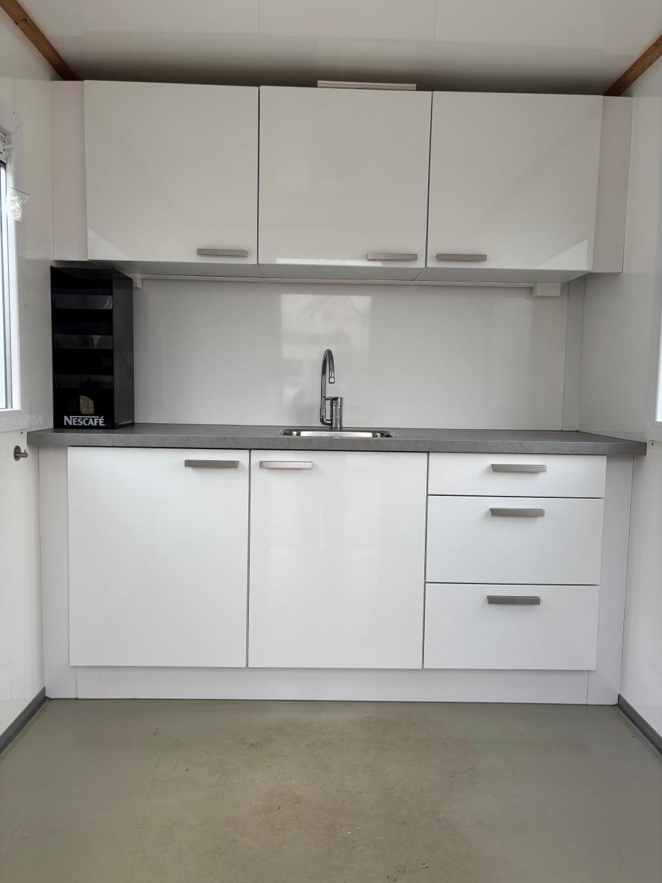 SBW schaftwagen compleet met keuken en toilet 402x202 z.g.a.n.