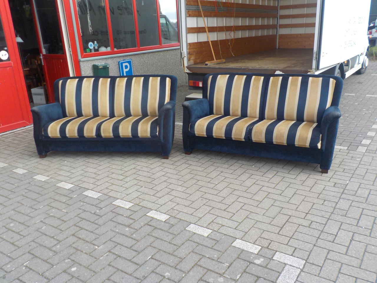 2 stoffen , mooie kwaliteits banken in goede staat breed 180 cm