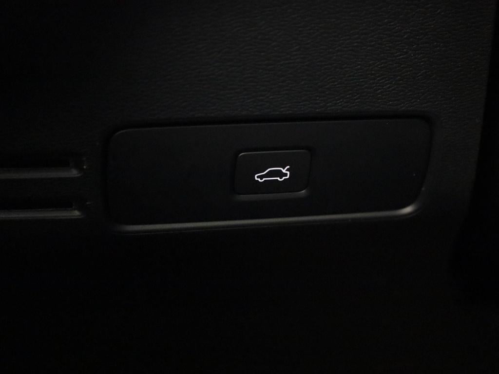 Volvo XC40 recharge core 70 kwh | automaat | apple carplay / android auto |