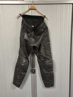 Te koop Klpd leren motorbroek.