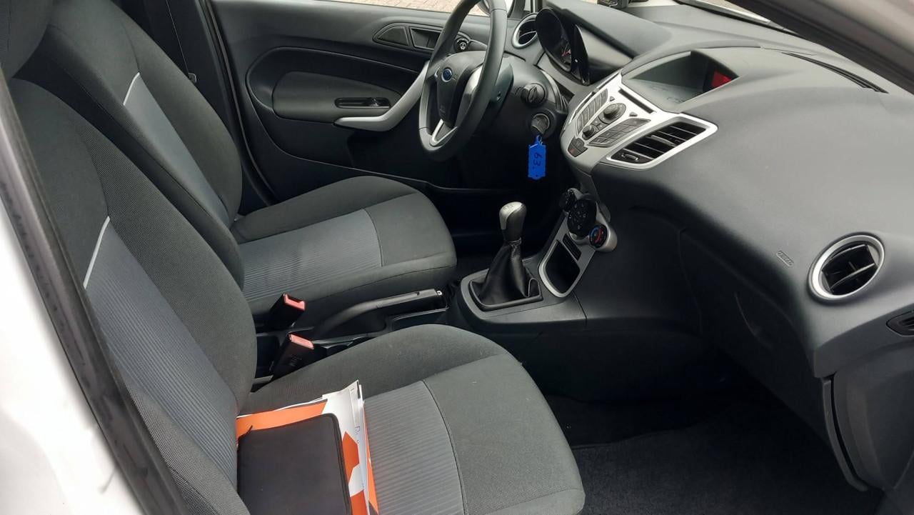 Ford Fiesta 1.25 Champion 5 deurs bj:2012 airco i.z.g.st