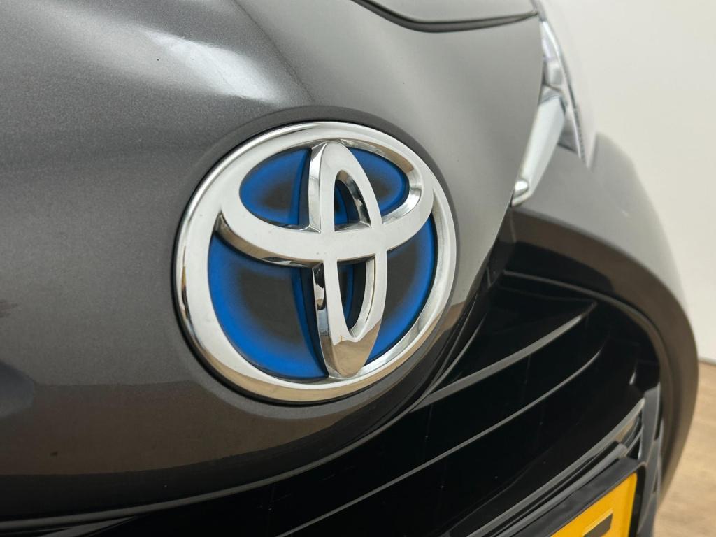 Toyota Yaris occasion 1.5 hybrid premium | airco | grijs | tweedehands toyo