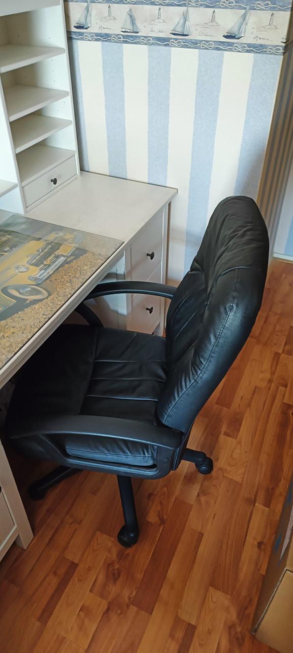 IKEA bureau + opbouw -wit gebeitst -155x135x65 cm