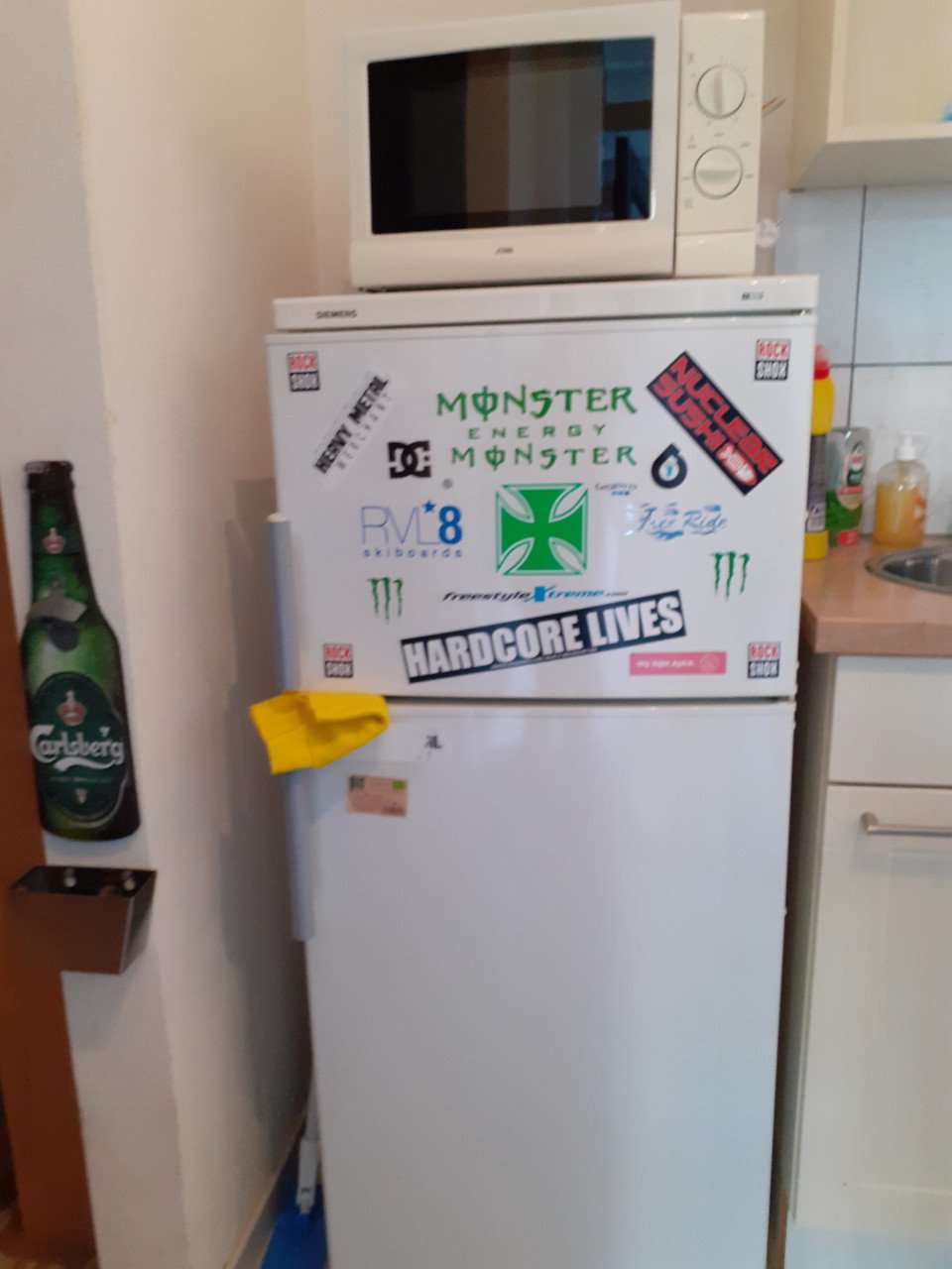 Koelkast met diepvries kast in 1