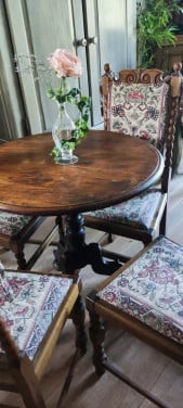 Spaanse bistroset - 4 Spaanse stoelen met ronde tafel