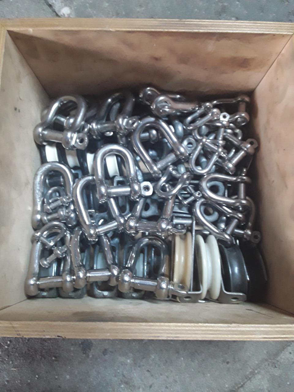 Te koop kistje rvs sluitingen en div