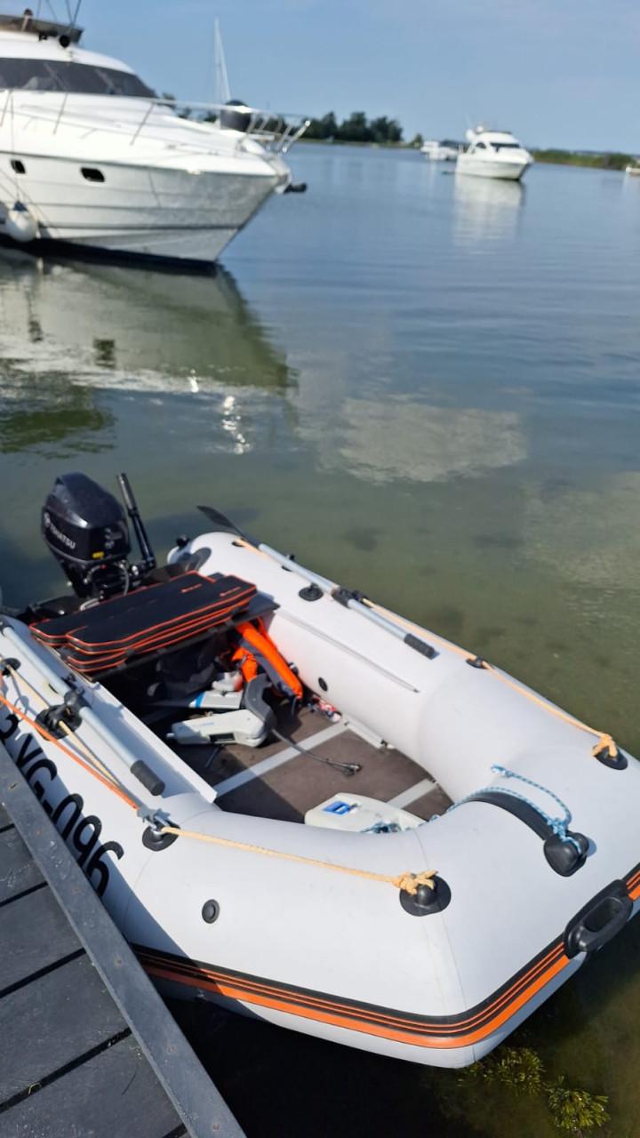 Kolibri Rubberboot compleet met buitenboordmotor en trailer