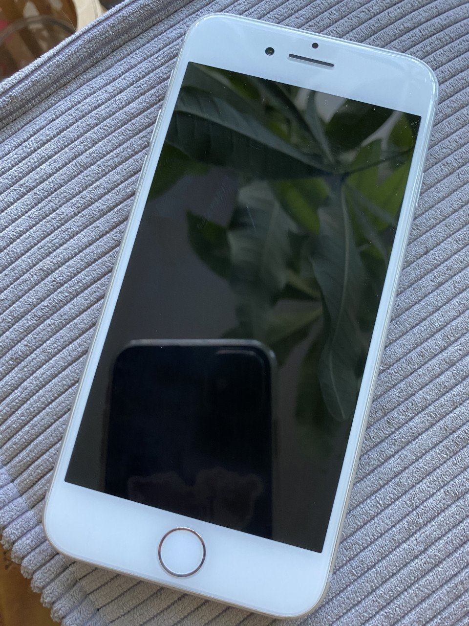 I phone8 in ( zeer) goede staat / wit/ simlock vrij