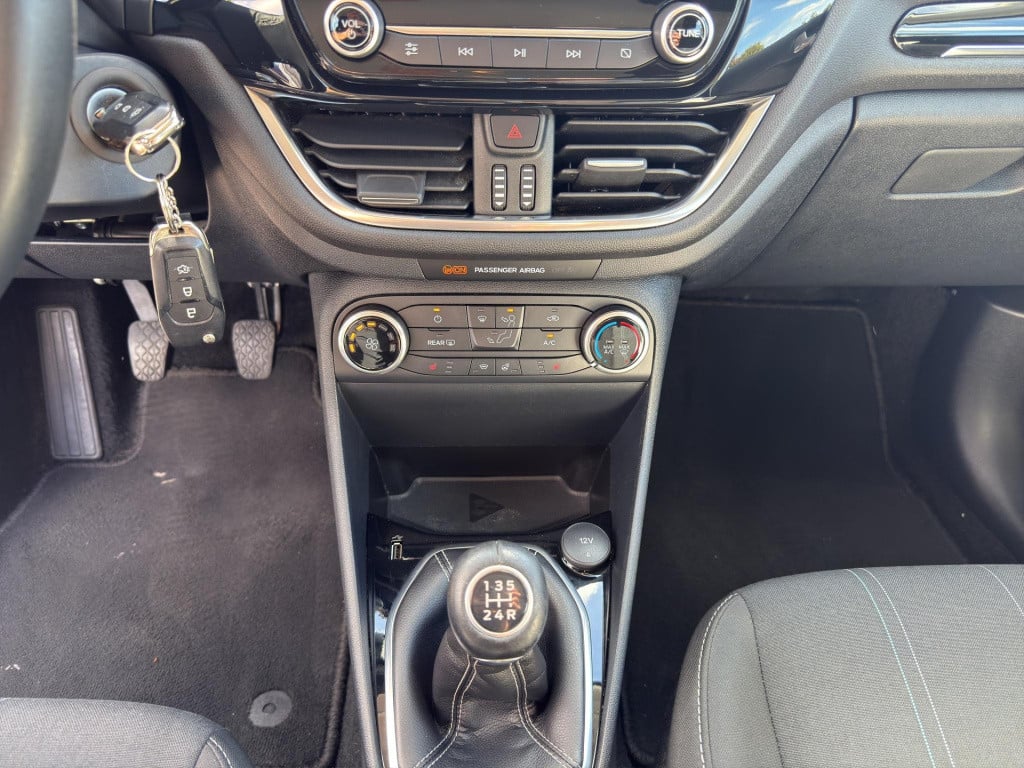 Ford Fiesta 1.1 trend 5drs airco | 75pk |stuur en stoelverwarming | apple /