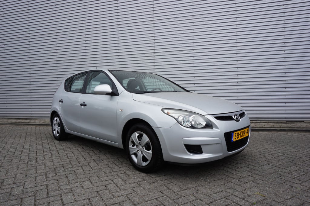 Hyundai I 30 1.4i active cool airco / elektr. ramen / parkeers. / cruise / 