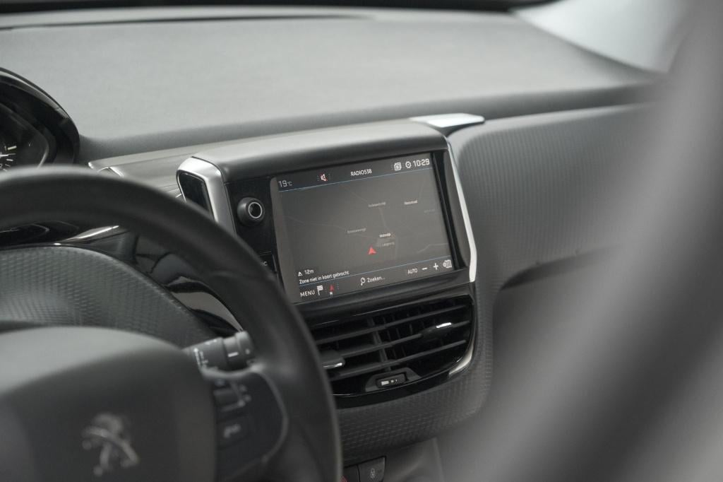 Peugeot 208 puretech 82 signature | parkeersensoren | apple carplay | navig