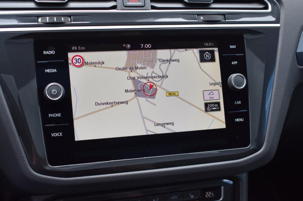 Volkswagen Tiguan 1.5 tsi act r-line | trekhaak | camera | stoelverwarming 