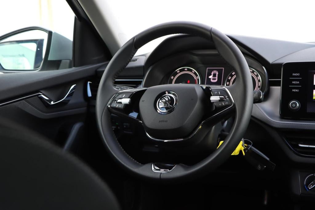 Skoda Scala 1.0 tsi ambition dsg7 110pk | parkeersensoren | dab+ | carplay 