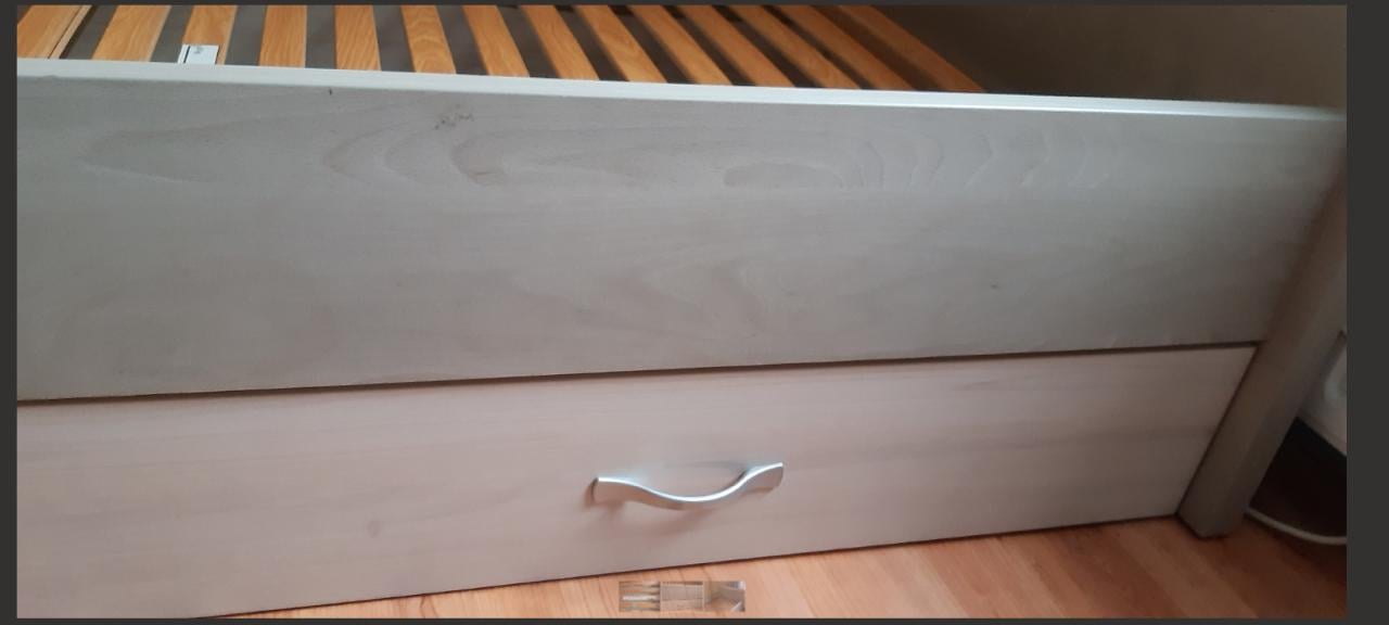 Bed met lade+ nachtkastje + bureau, kast 2-deurs + 2 x kast met glasdeur