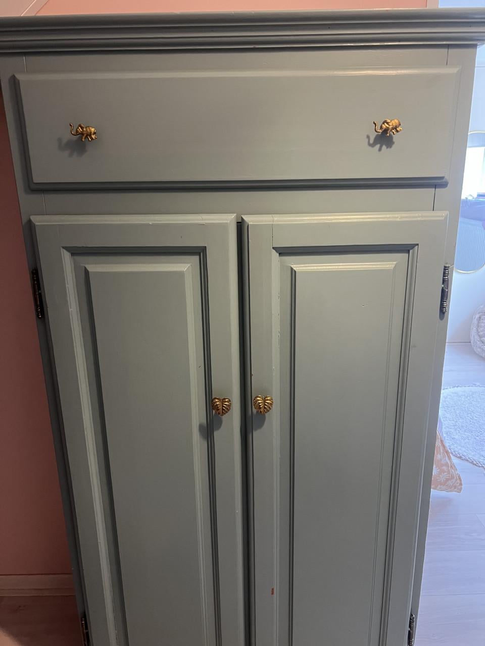 Mooie kast  voor baby of kinderkamer Moet weg !!!