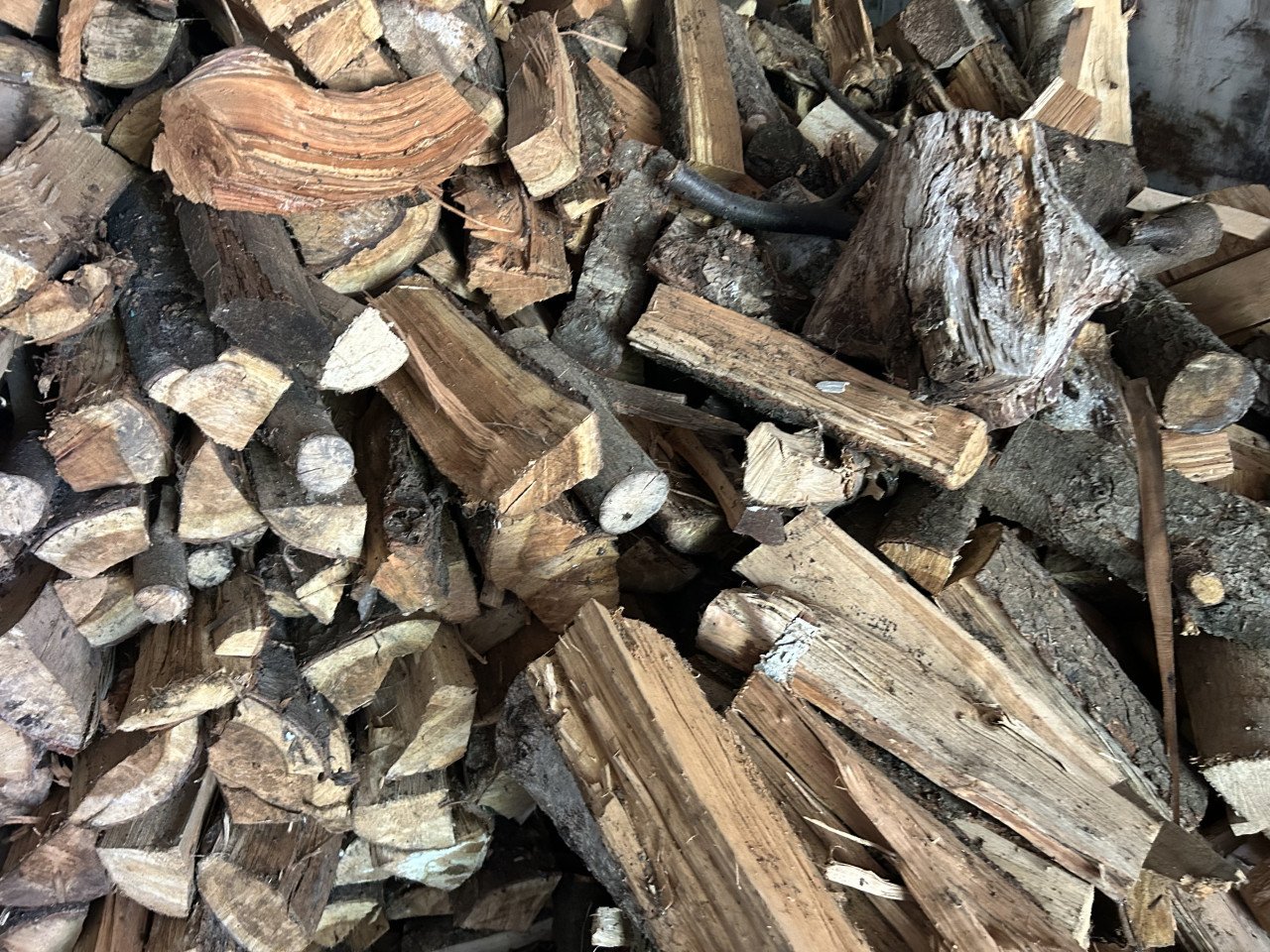 Haardhout l kachelhout l vuur hout l gedroogd