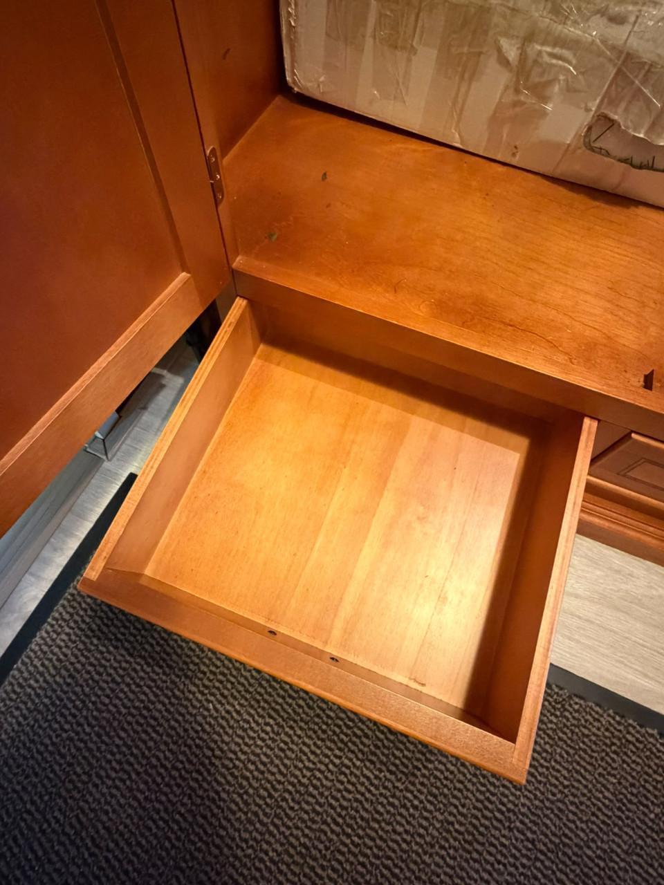 Massiefhouten kast