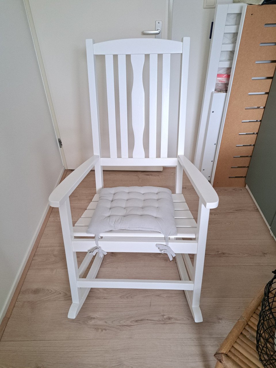 Schommelstoel, heel leuk voor de babykamer!