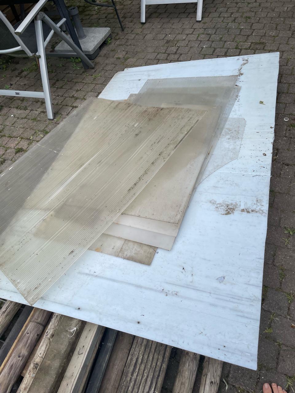 Gratis op te halen : hout, plycarbonaat platen