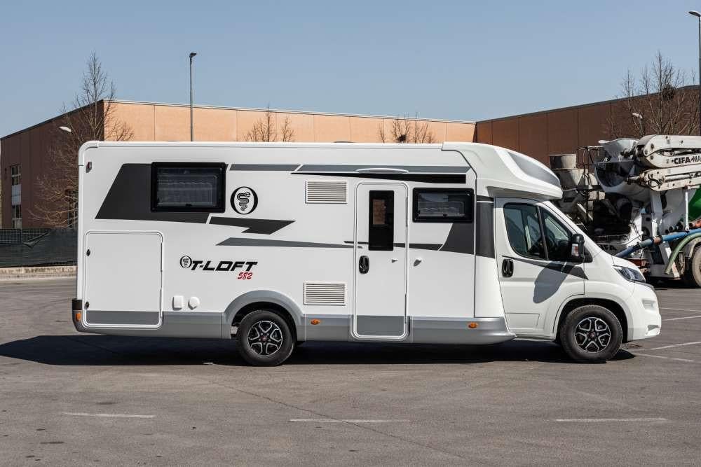 Elnagh T-Loft 582 - Face-to-face zithoek - Queensbed - Automaat - 2024