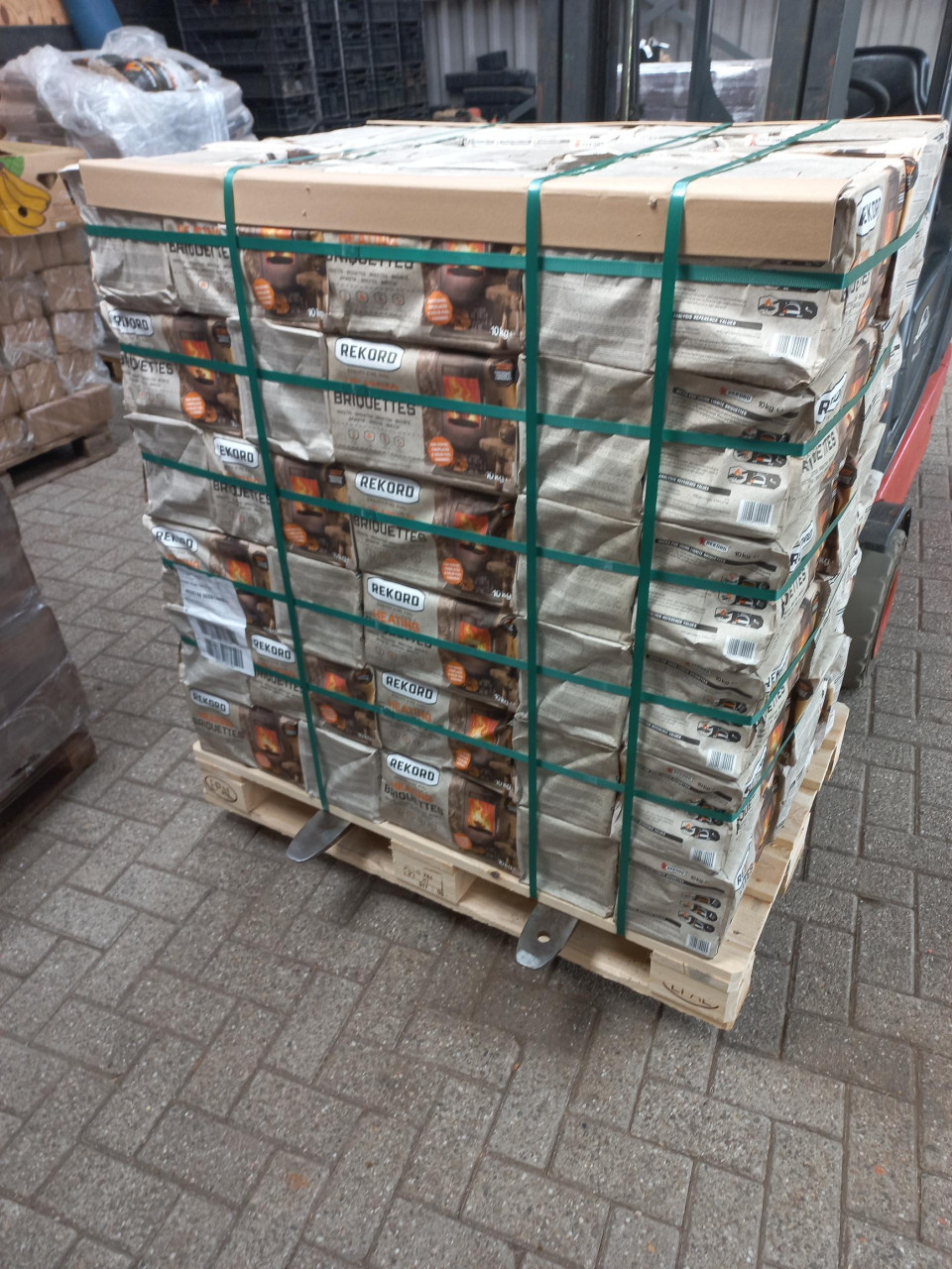 Briketten bruinkool en hout