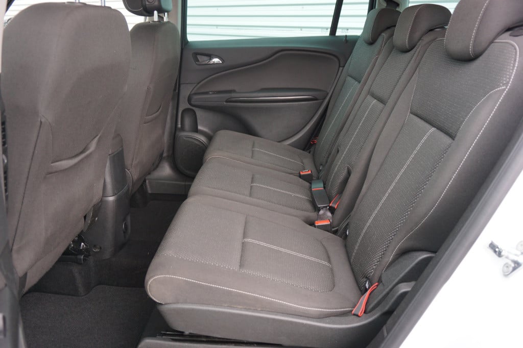 Opel Zafira 1.6 turbo business executive 7p. airco / navi / cruise / elektr