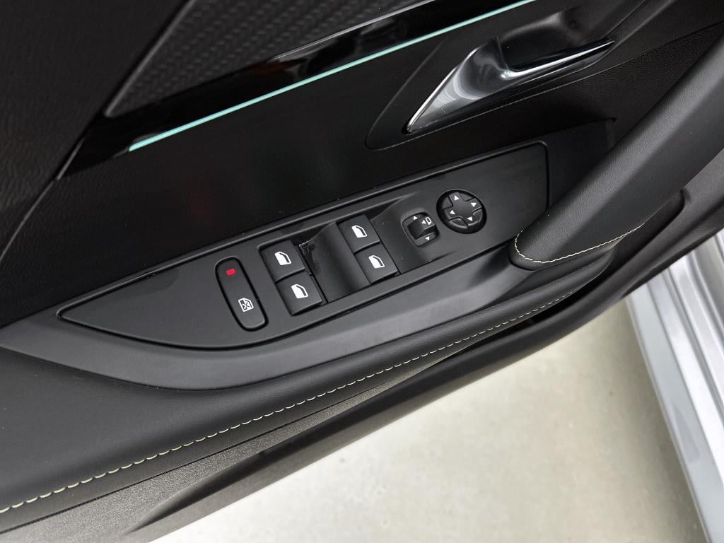 Peugeot 208 100 pk gt | rijklaar | camera | lm velgen | led koplampen |