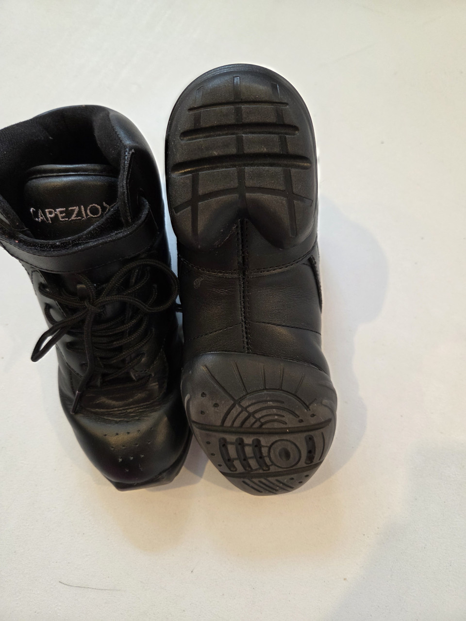 Body action goes, Capezio dans  Sneakers