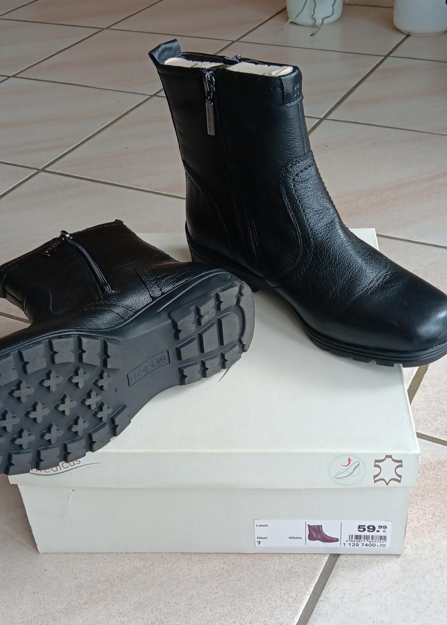 NIEUWE GEVOERDE LAARZEN