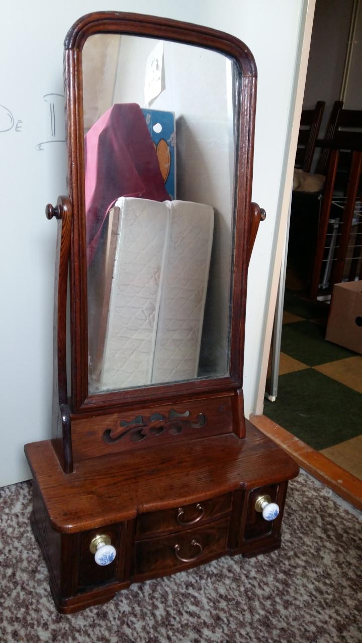 Fraaie kaptafel met kantelbare spiegel