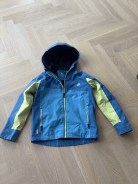 Zo goed als nieuwe wind-/regenjas maar 128